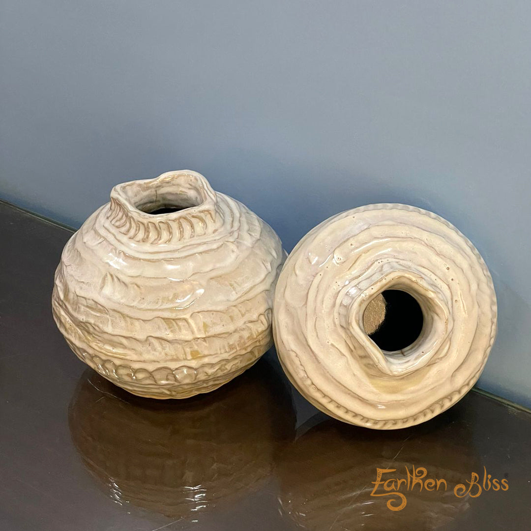 Natural Off-White Textured Round Pot