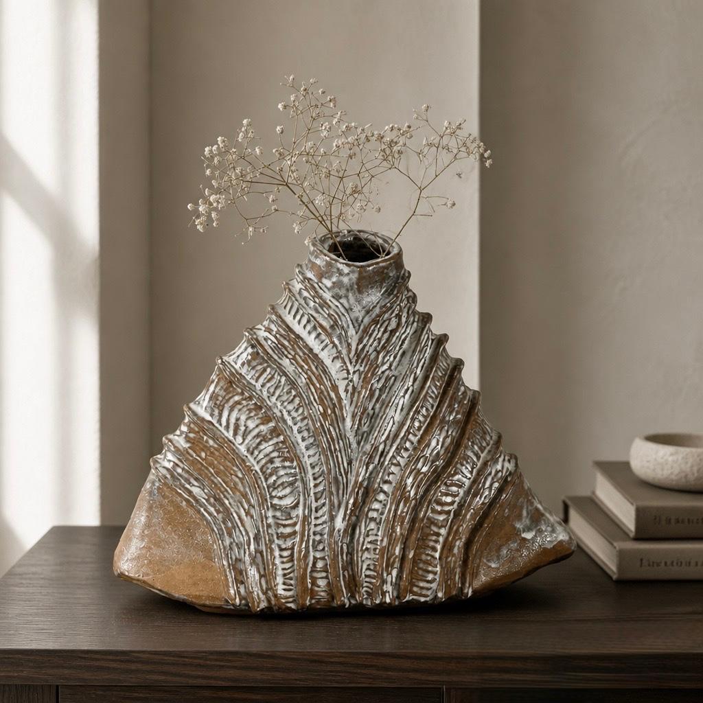 Mountain shaped Vase